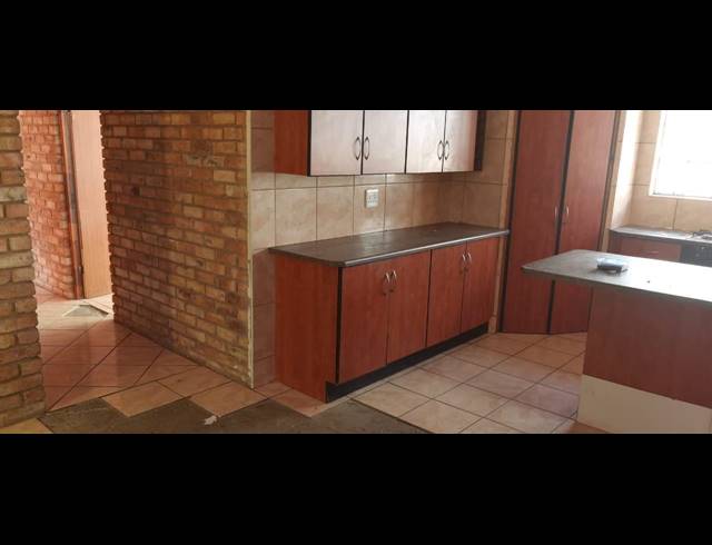 3 BEDROOM TOWNHOUSE FOR SALE IN RENSBURG